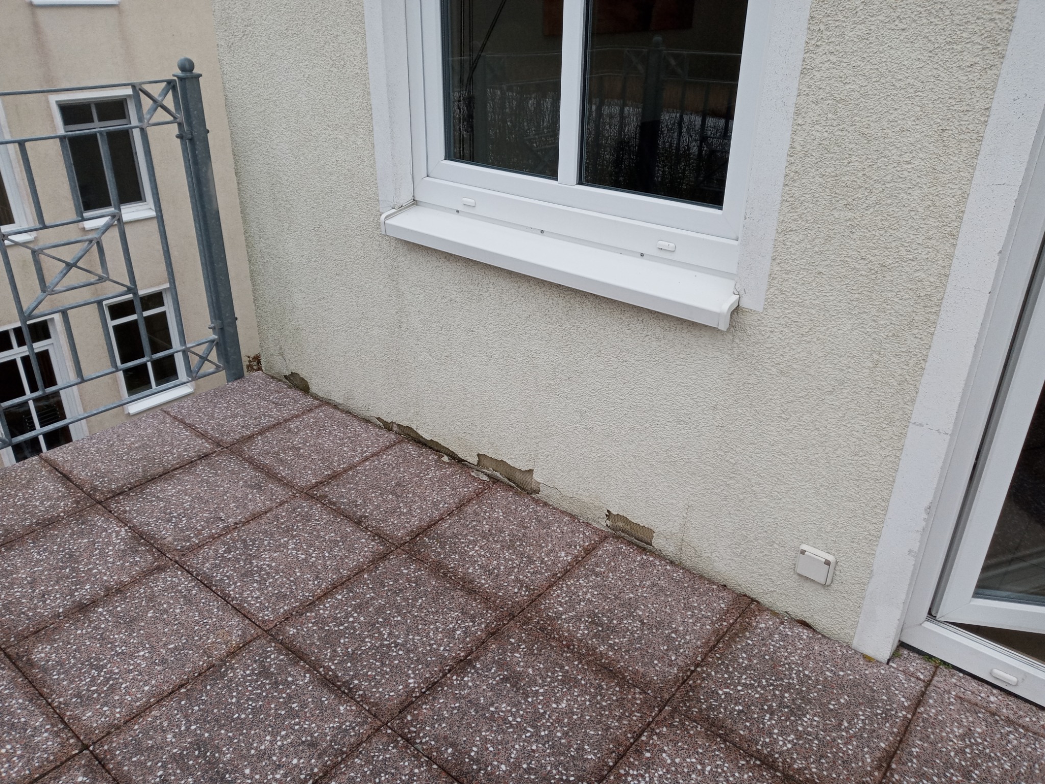 Naprawa uszkodzeń zewnętrzne/wewnętrznych.