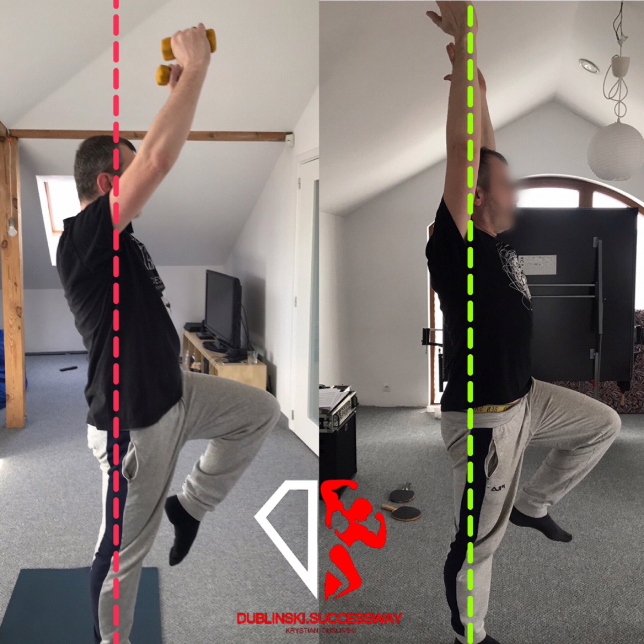 Mężczyzna w szarych dresach ćwiczy równowagę na jednej nodze, unosząc ręce do góry; po lewej stronie z hantlami, po prawej bez, z zaznaczoną linią postawy.