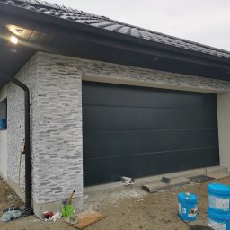 Tynk sylikonowy + kamień elewacyjny (naturalny) 