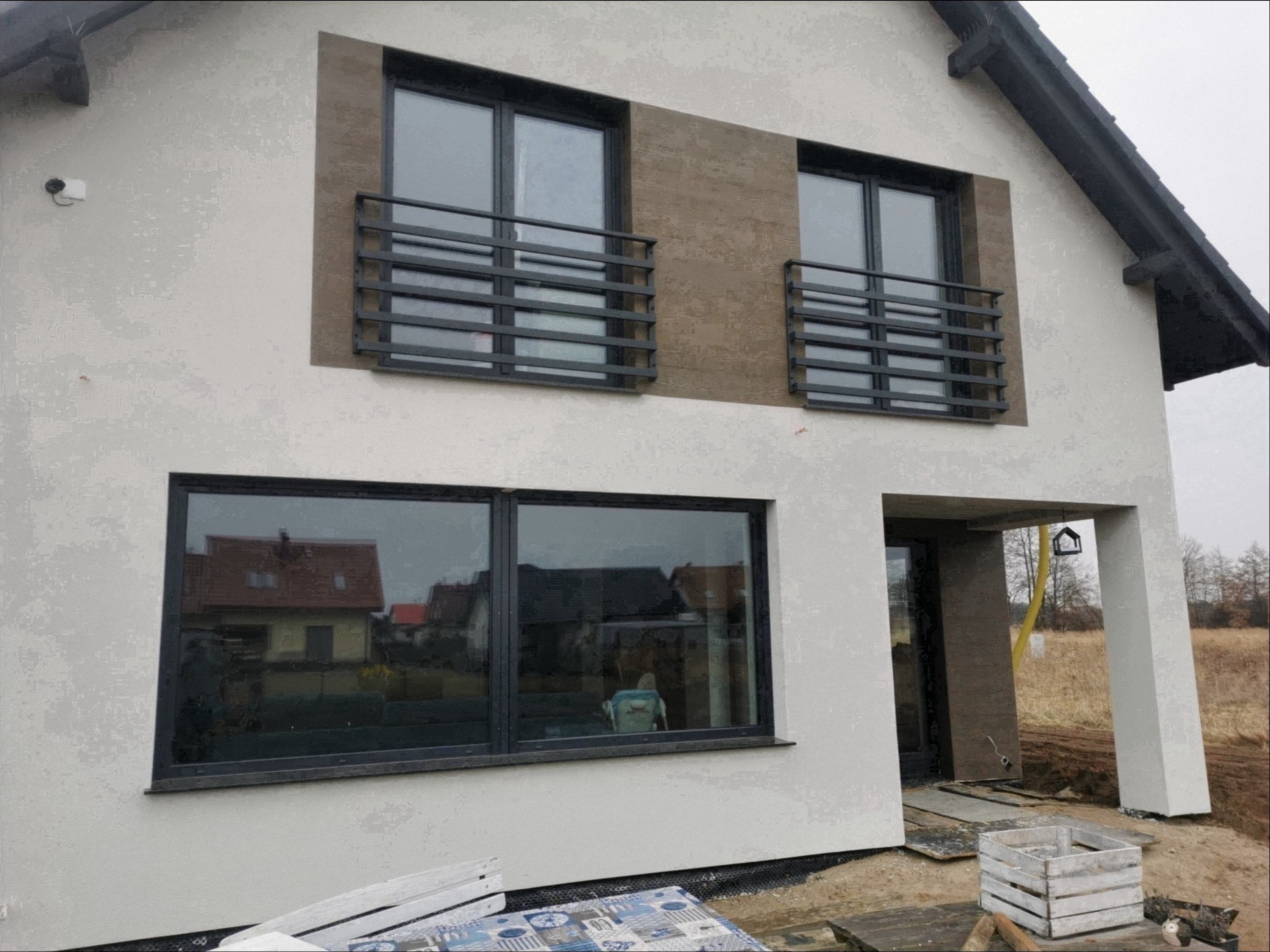 Tynk sylikonowy + deska odciskana (efekt drewna)