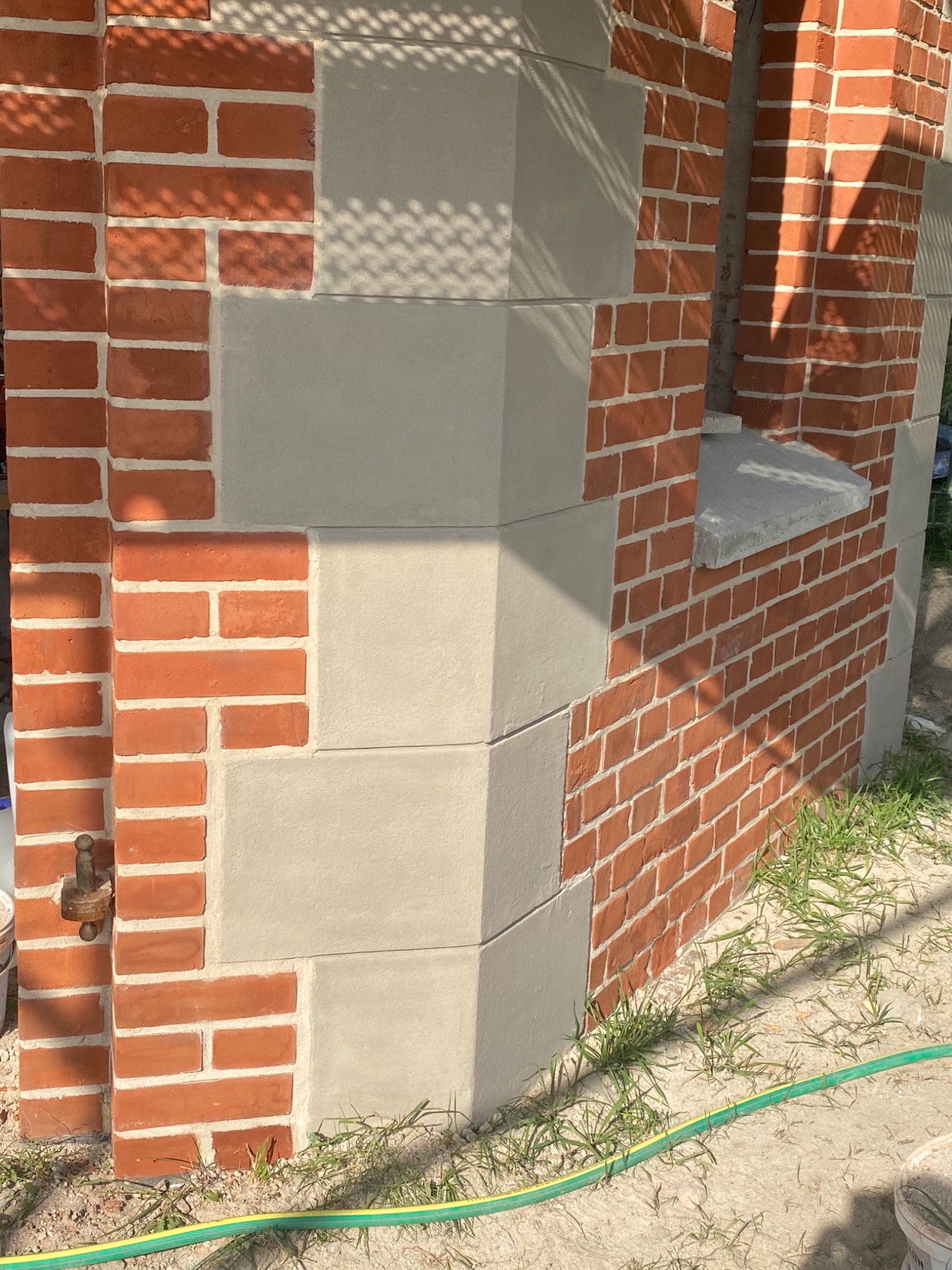 Konserwacja cegły oraz kamiennych boni na kolejowej wieży ciśnień w Miechucinie