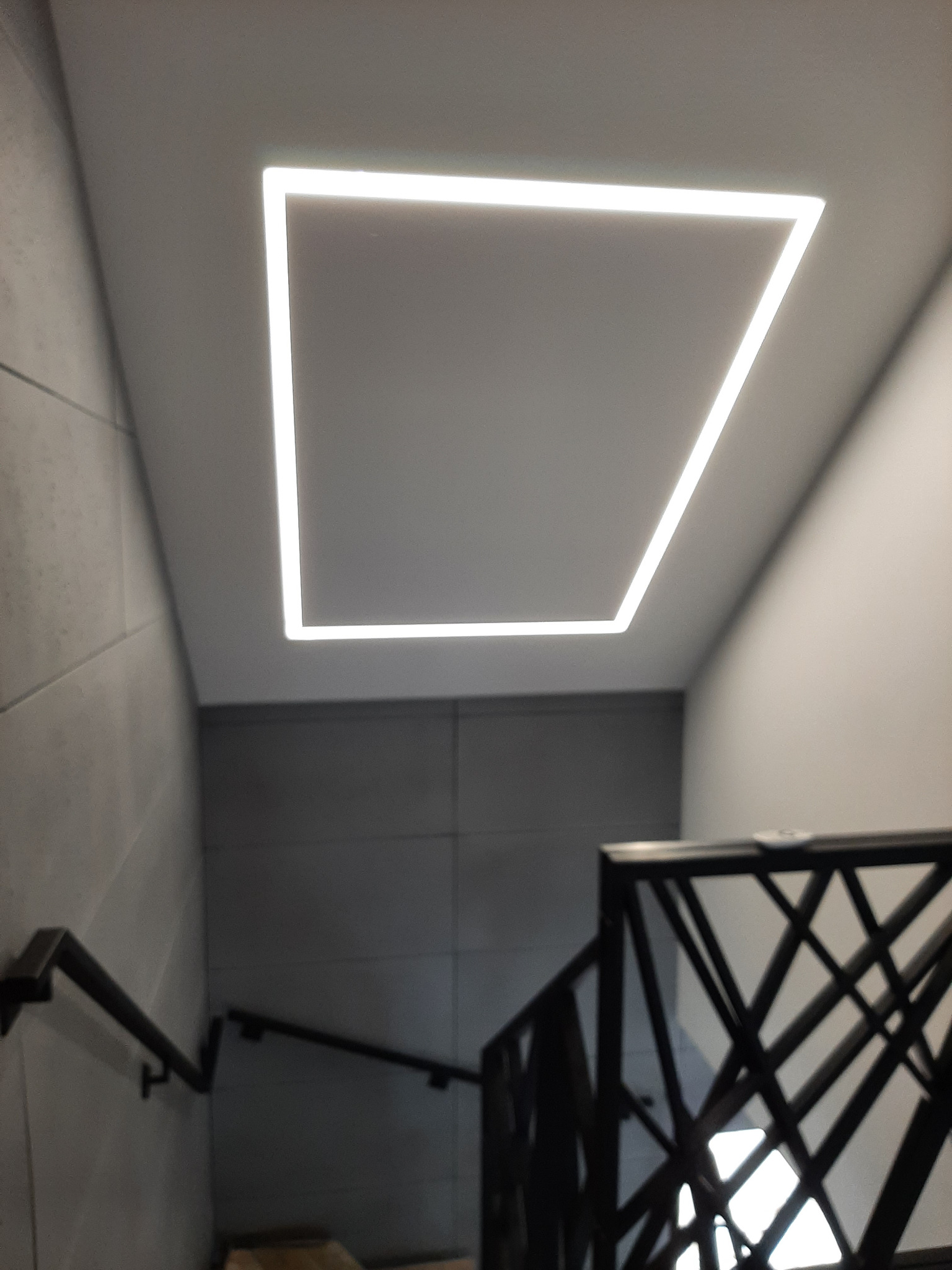 Lampa liniowa w zabudowie podtynkowej