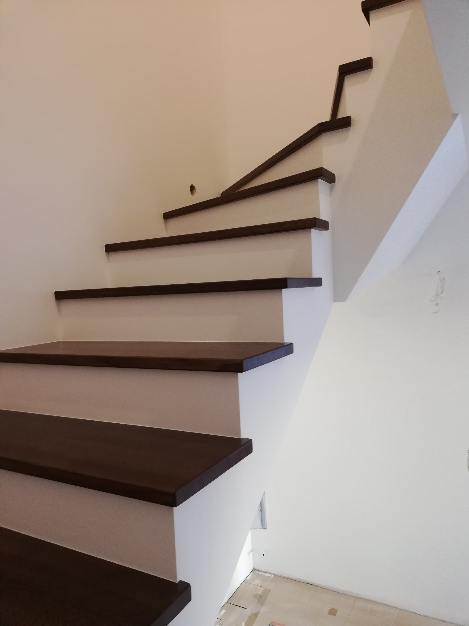 Obróbka schodów płytą gipsowa 6mm