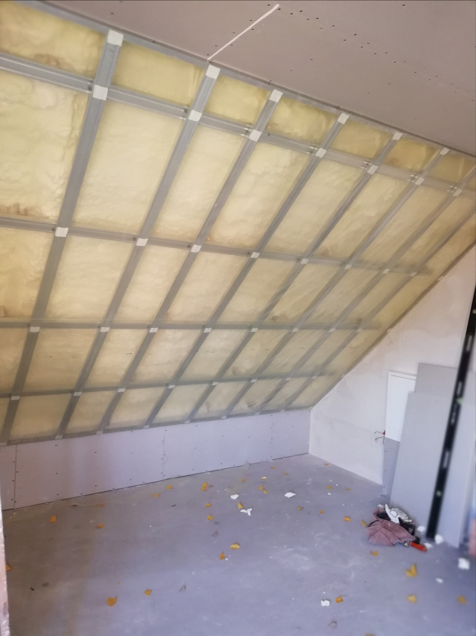 Stelaż krzyżowy na skosie