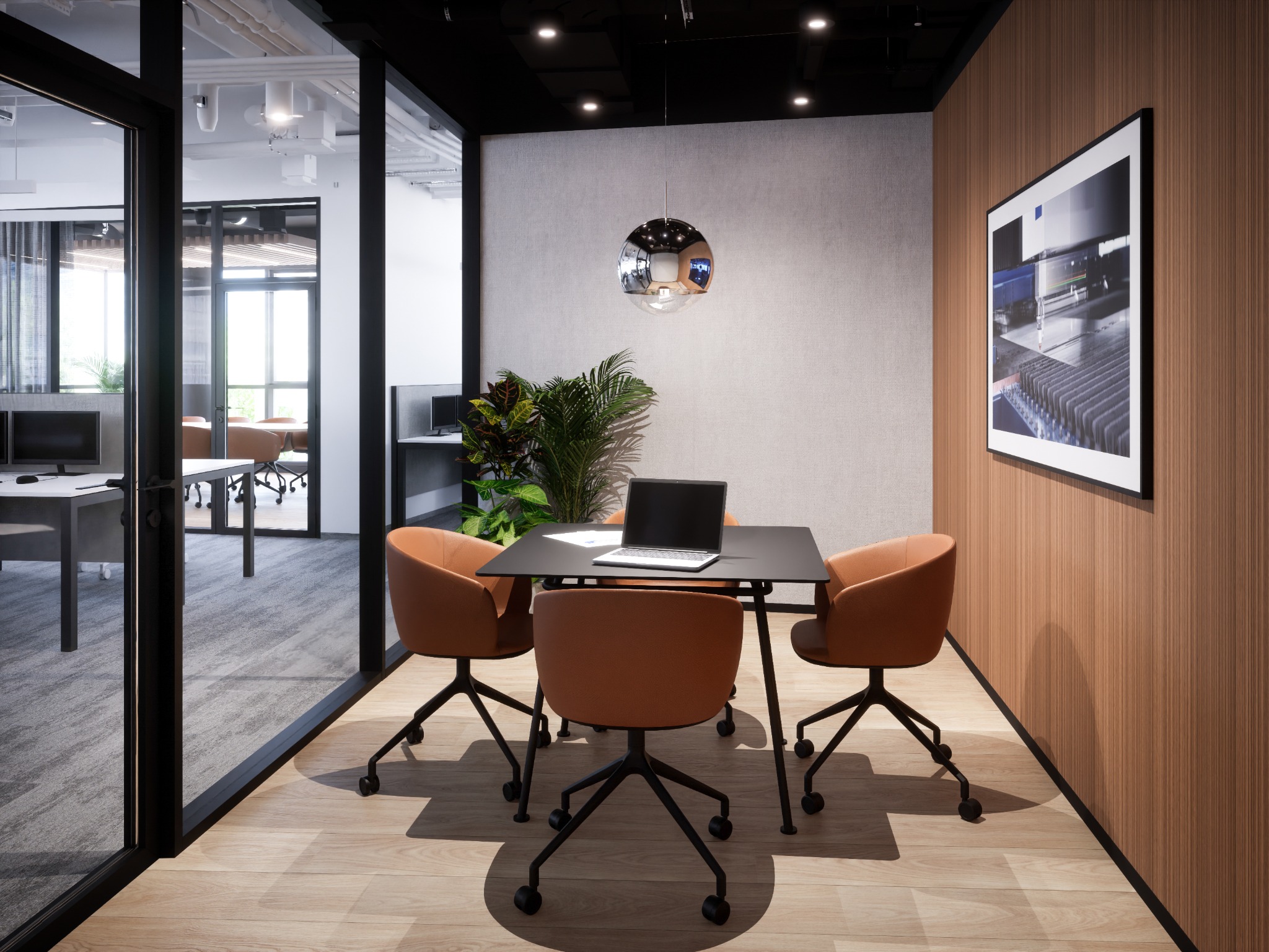 Nowoczesna sala konferencyjna z czarnym stołem, czterema brązowymi krzesłami na kółkach, laptopem i roślinami. Ściana z drewnianą okładziną i designerska lampa.