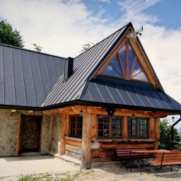 Chatka Rogasiowa - domek na szczycie stoku narciarskiego