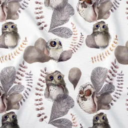 Tkanina bawełniana z powtarzającym się wzorem akwarelowych s&oacute;w i liści w odcieniach brązu i szarości na białym tle, widoczne delikatne fałdy materiału.