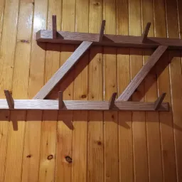 Wieszak z drzewa, ręcznie rzeźbiony