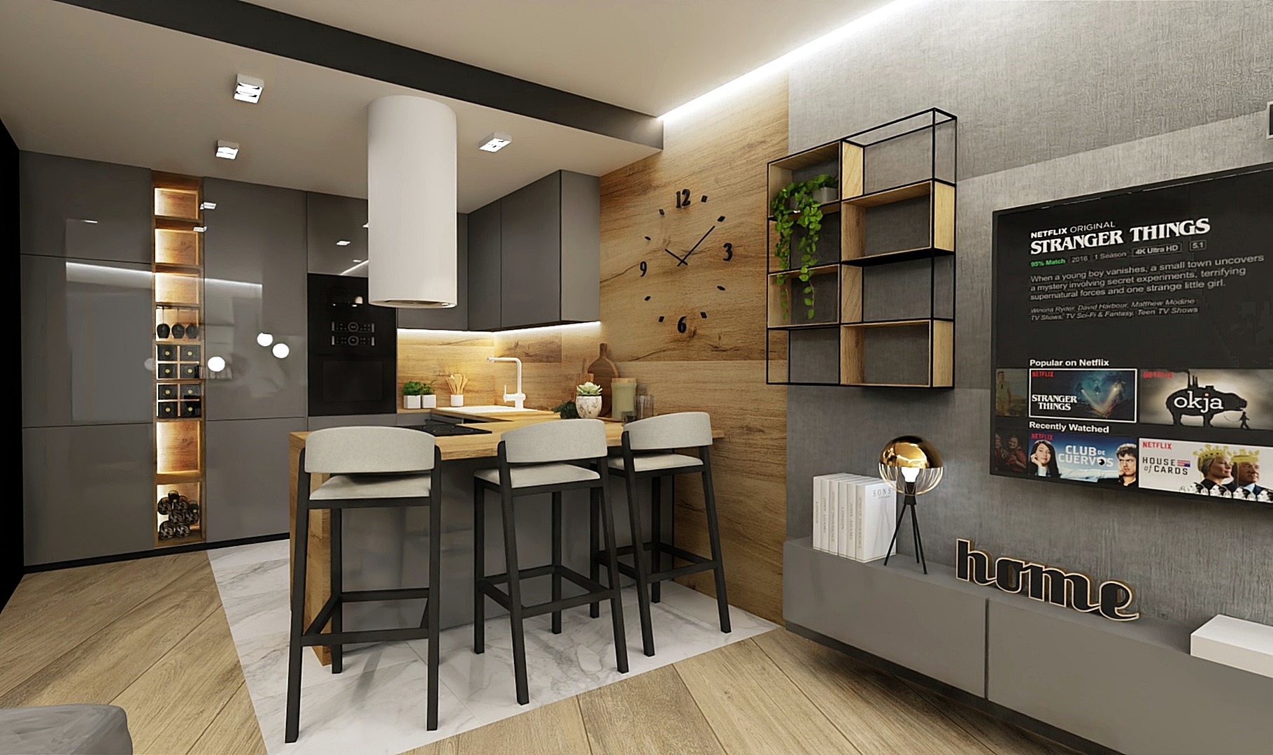Nowoczesna aranżacja kuchni z wyspą i hokerami, szare szafki z podświetleniem, drewniana ściana z zegarem, półka modułowa z rośliną, telewizor z włączonym Netflixem i dekoracyjny napis 'home'.