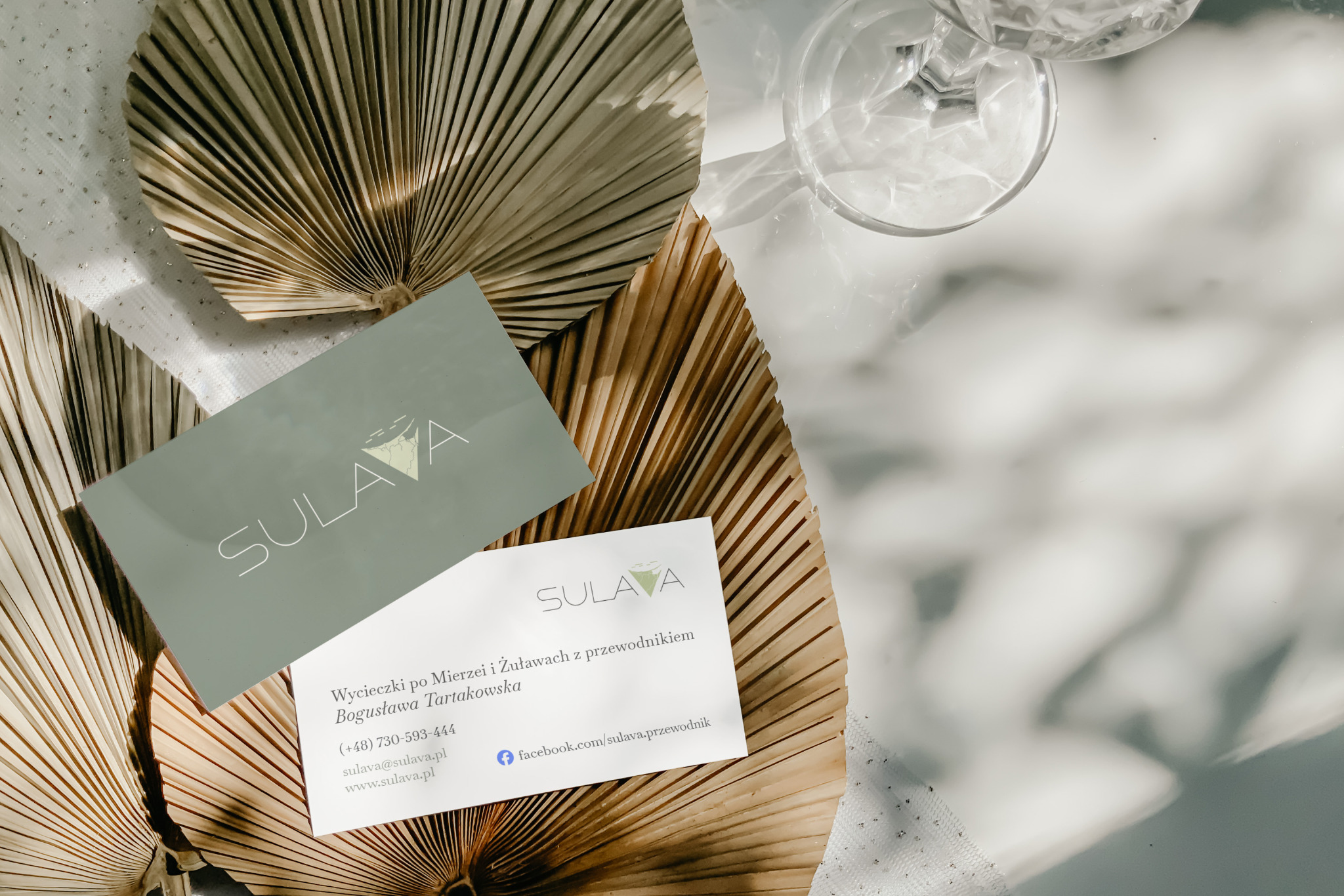 Nowa wersja wizytówki dla Sulavy, czyli przewodnika po Mierzei i Żuławach. Wizualizacja zaakceptowanego projektu. 2024