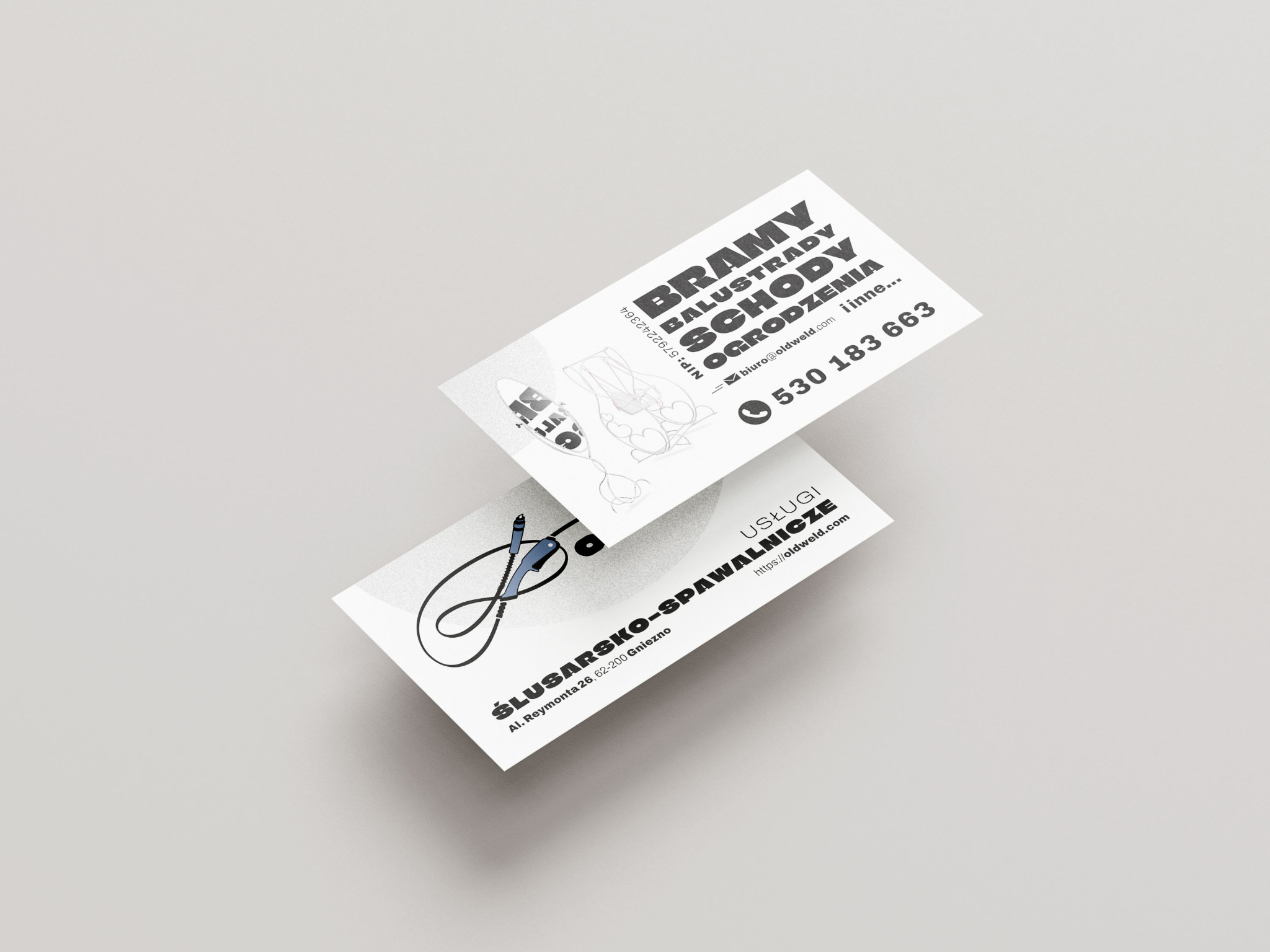 Dwie wizytówki firmy OldWeld, jedna z grafiką przedstawiającą bramy, balustrady, schody i ogrodzenia, druga z rysunkiem spawarki i adresem firmy świadczącej usługi ślusarsko-spawalnicze w Gnieźnie.