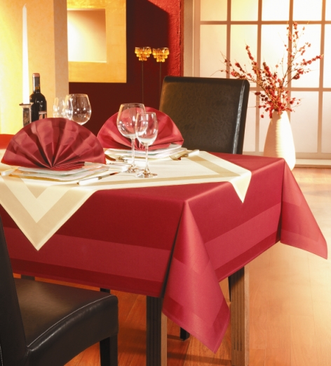 Obrusy, falbany do stołów, serwetki, bieżniki do restauracji