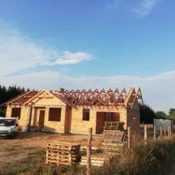 Budowa z ceramicznej cegły na klej