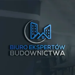 Logo firmy budowlanej: Stylizowany symbol budynku z dwoma wieżowcami i domem wkomponowany w obrys półkola, nad napisem 'BIURO EKSPERTÓW BUDOWNICTWA' w kolorach niebieskim i szarym na ciemnym tle.