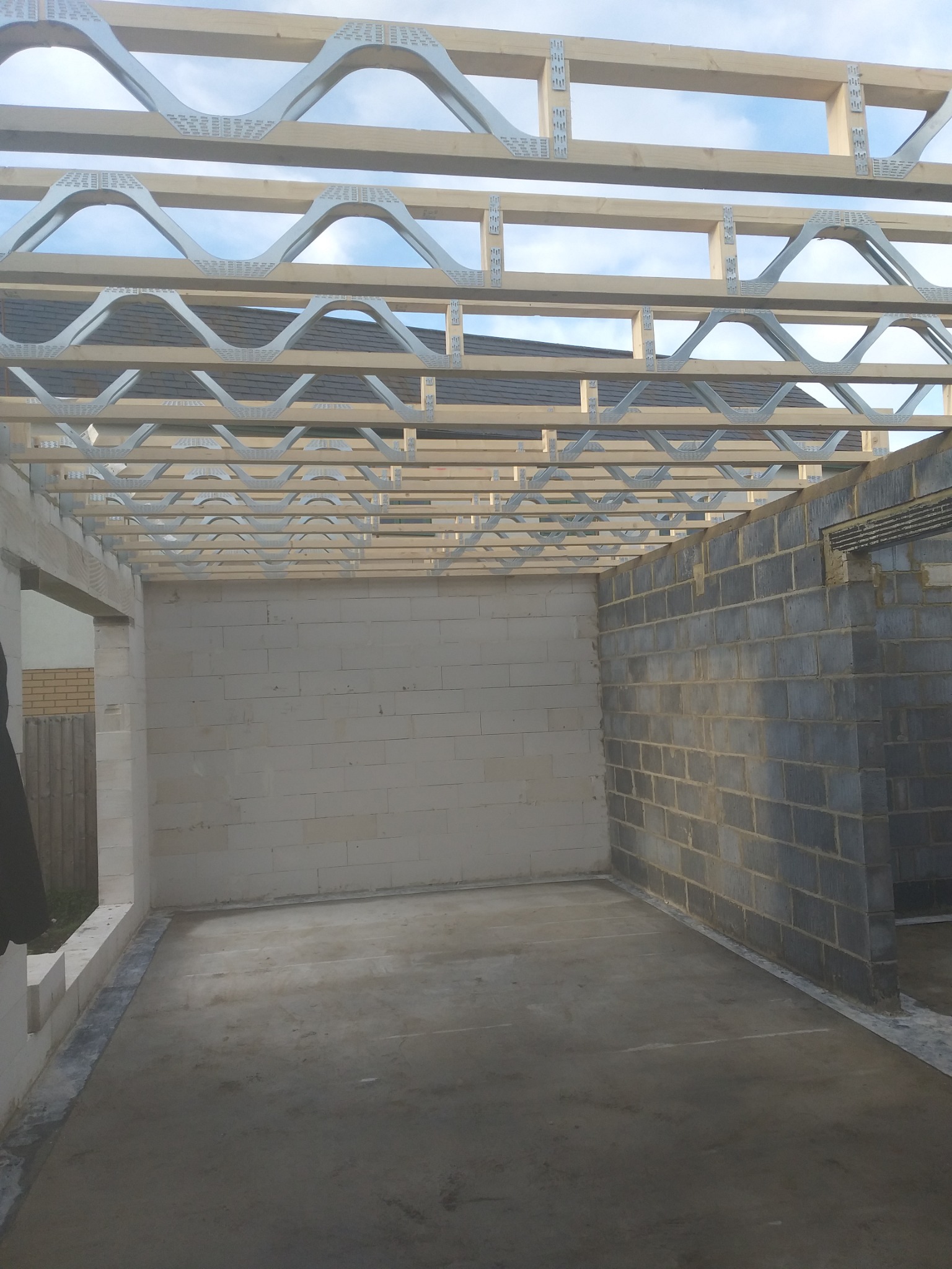 Wykonywanie stropów drewnianych murowanie ścian