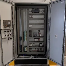 Projekt oraz montaż szafy sterowniczej.