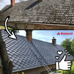 Porównanie dachu przed i po renowacji: Stary, zarośnięty dach z mchem zestawiony z nowym, ciemnoszarym dachem z drabina opartą o komin. W prawym dolnym rogu grafika z logiem firmy i ikoną polubienia.