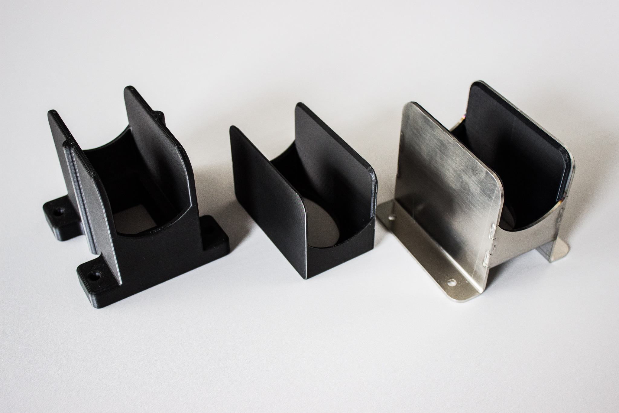 Mocowanie czujnika przepływu cieczy - branża budowy maszyn