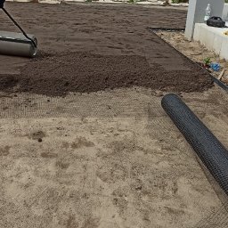 Projektowanie i tworzenie teren&oacute;w zielonych P. Urbański, M. Leonowicz, K. Fiodorowicz - Układanie kostki granitowej Warszawa