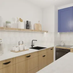 Wizualizacja nowoczesnej kuchni z drewnianymi szafkami, białym blatem, niebieskimi szafkami wiszącymi i półką z dekoracjami, oświetloną listwą LED.