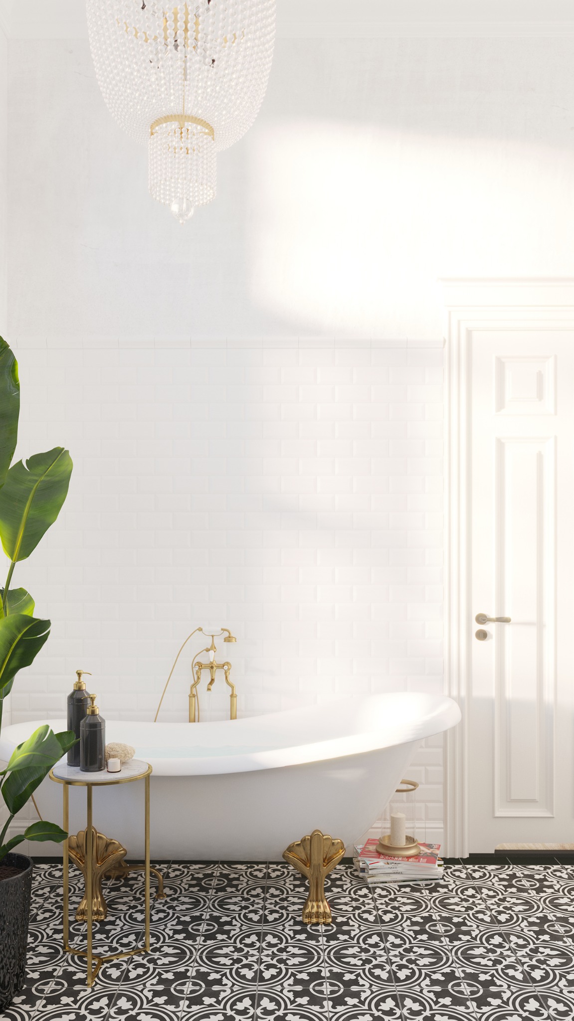 Jasna łazienka w stylu klasycznym z wolnostojącą wanną na dekoracyjnych, złotych nóżkach, czarno-białą wzorzystą podłogą, kryształowym żyrandolem i rośliną doniczkową na złotym stoliku.
