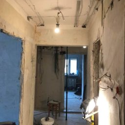 Przed remontem 
Elektryka 
Szpachlowanie
Gładzenie 
Malowanie