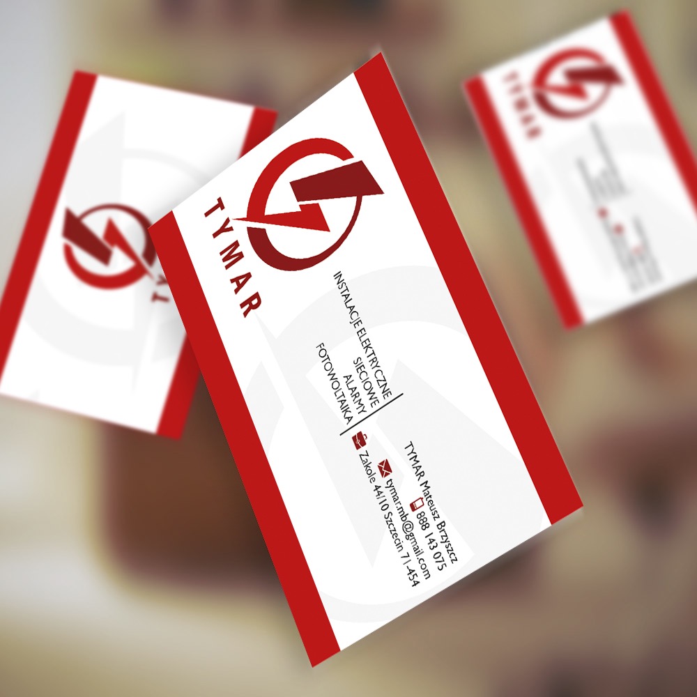 Wizualizacja trzech wizytówek firmy TYMAR z branży instalacji elektrycznych, sieciowych, alarmów i fotowoltaiki, z logo firmy w kolorze czerwonym.