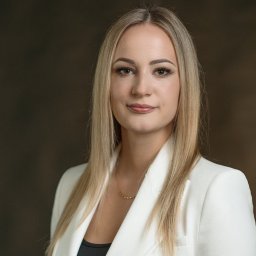 Klaudia Gęśla - agent w biurze nieruchomości DK Brokers w Rzeszowie. Specjalizuje się w wynajmach nieruchomości oraz w nieruchomościach mieszkaniowych na terenie Rzeszowa i okolic.