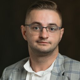 Piotr Glinka - agent w biurze nieruchomości DK Brokers w Rzeszowie. Zajmuje się nieruchomościami gruntowymi na terenie Ropczyc, Sędziszowa Młp. oraz okolic. 