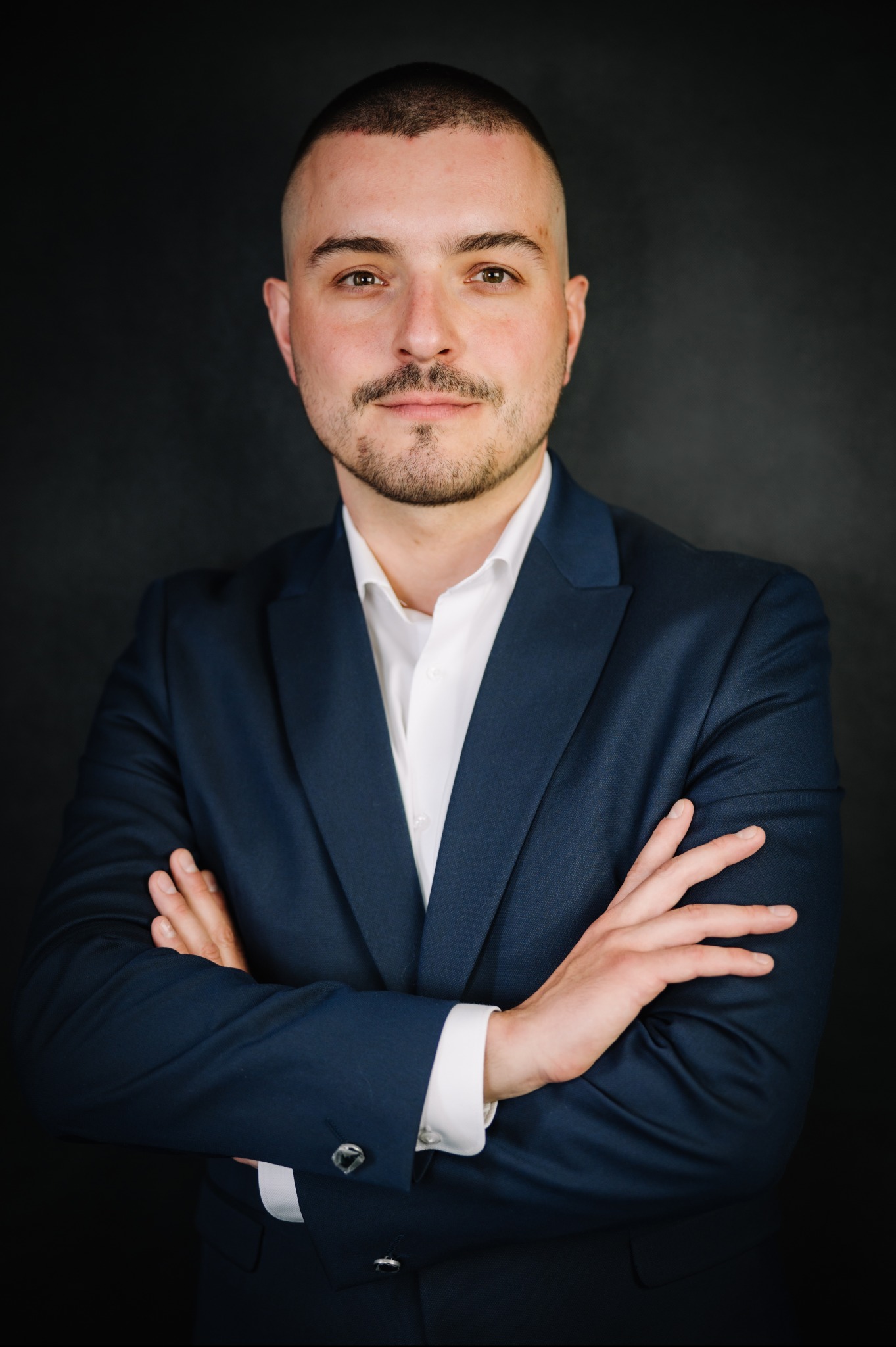 Sebastian Bryk pośrednik nieruchomości DK Brokers