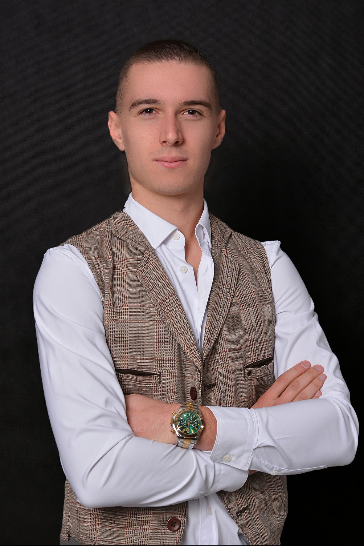 Oskar Bożek pośrednik nieruchomości DK Brokers