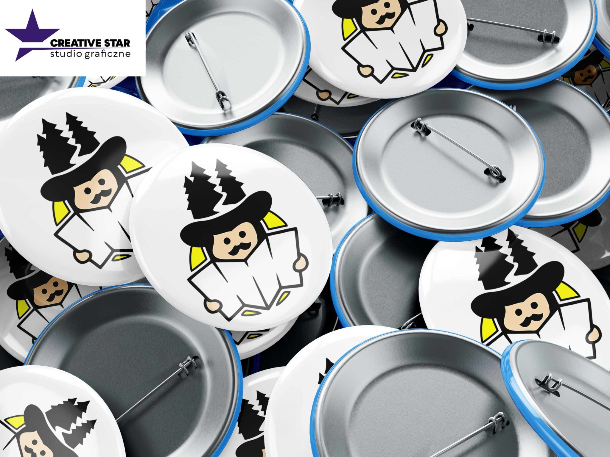 Kolekcja okrągłych przypinek z różnymi grafikami postaci, niektóre z logo Creative Star studio graficzne, prezentowane na jasnym tle.
