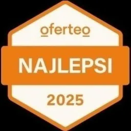 Pomarańczowo-biała odznaka Oferteo 'NAJLEPSI 2025' na czarnym tle, symbol uznania i jakości usług.