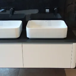 Eleganska szafka łazienkowa