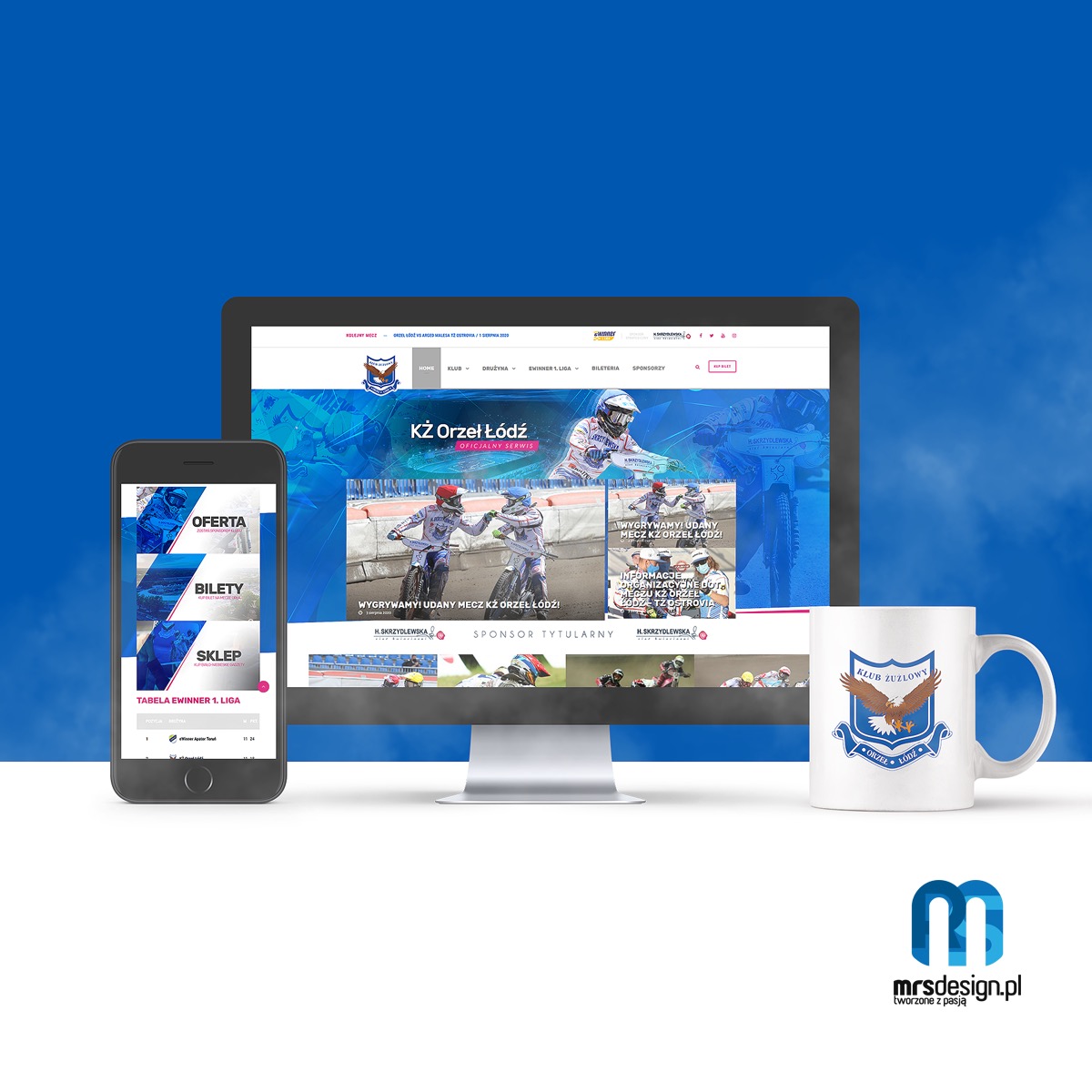 Prezentacja strony internetowej klubu żużlowego KŻ Orzeł Łódź na monitorze i telefonie, obok kubek z logo klubu i logo firmy mrsdesign.pl na białym tle z błękitnymi akcentami.