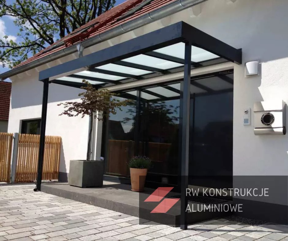 Konstrukcja aluminiowa. Szyba 8mm mleczna. Rynna ukryta .