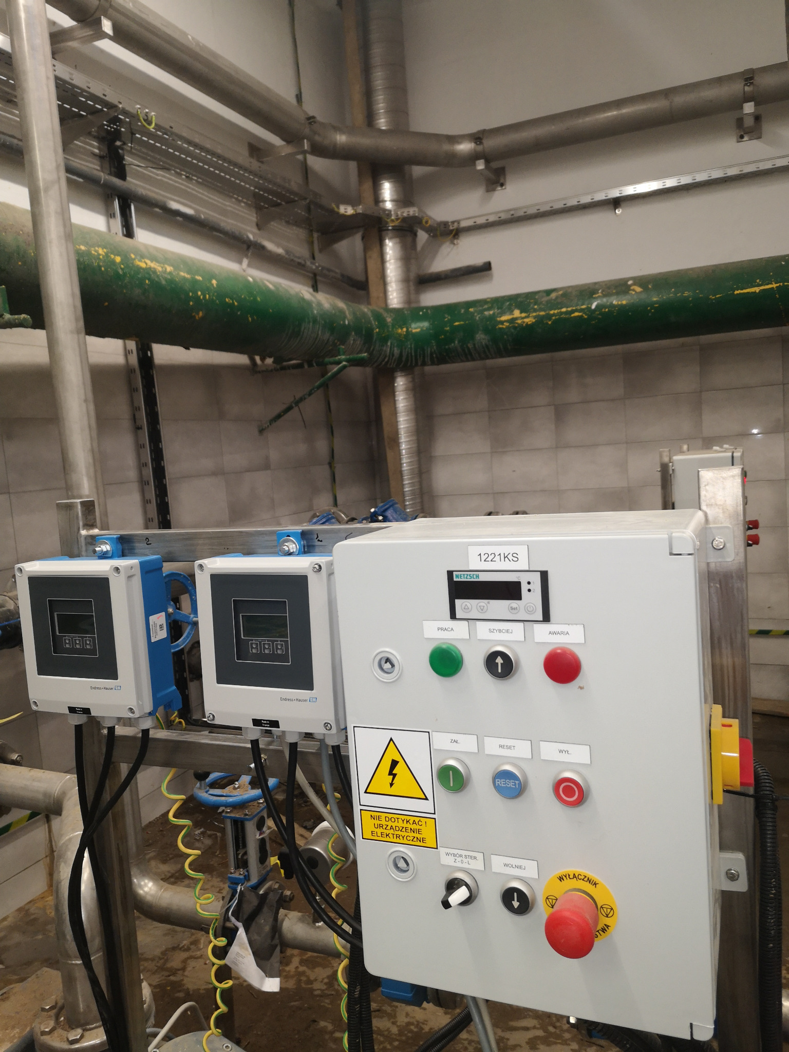 Układ sterowania oraz odczytu przepływu pompy.