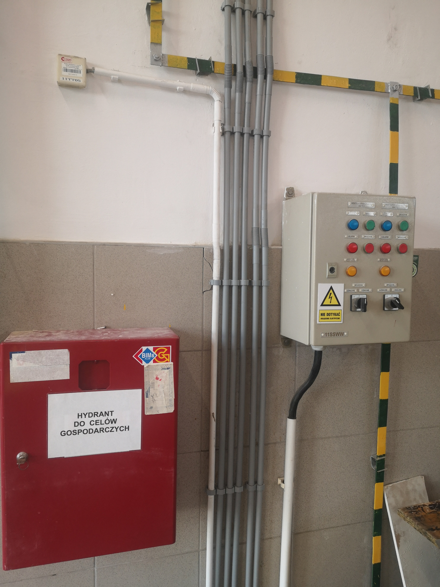 Szafka zasilająco-sterownicza.