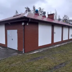 Obiekt po myciu ciśnieniowym, z zastosowaniem specjalnych środków chemicznych.