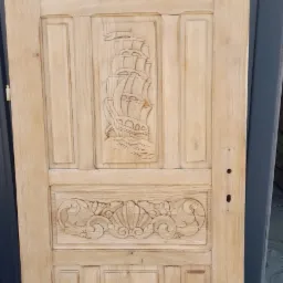 Drzwi dębowe po oczyszczeniu.