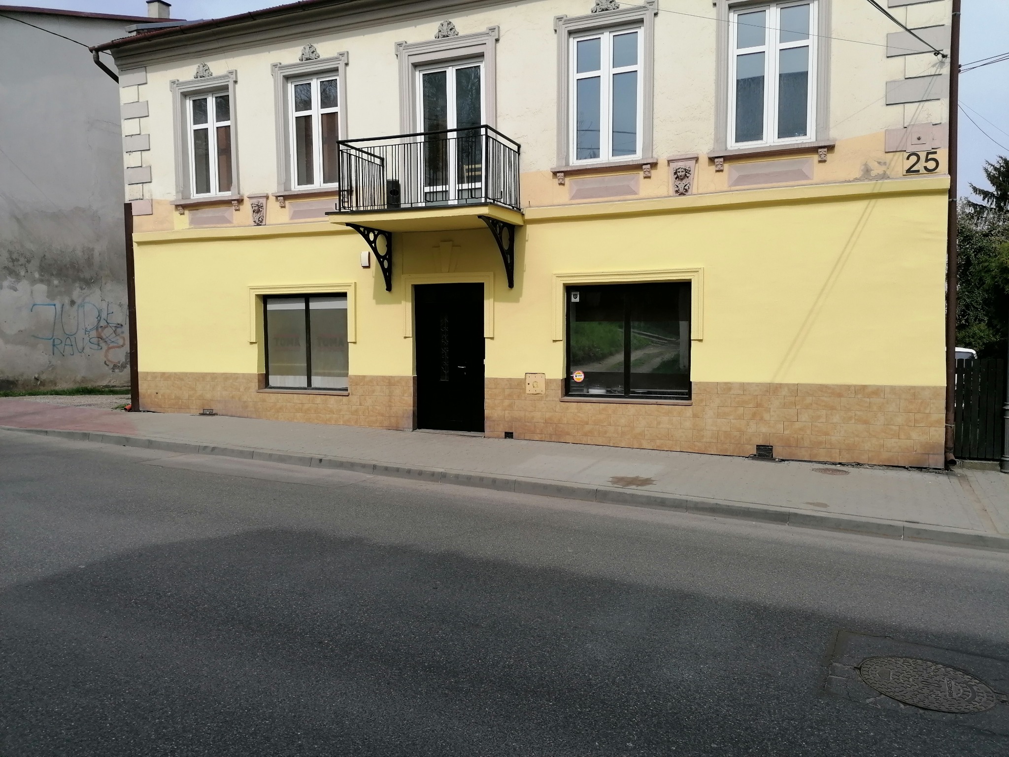 Odświeżenie elewacji parteru kamienicy