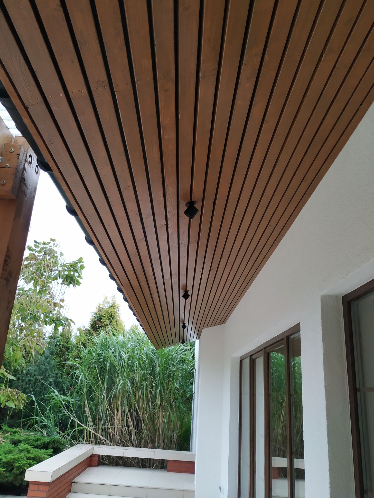 Obudowa budynku drzewom