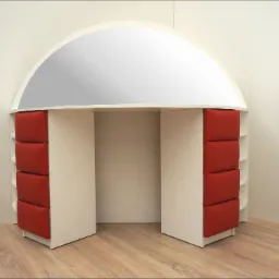 Toaletka z półokrągłym lustrem, białym blatem i czerwonymi, pikowanymi panelami bocznymi. Widoczne półki po bokach i jasna podłoga z paneli.