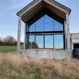 Dom prywatny 
Zakres: okna i fasady aluminiowe