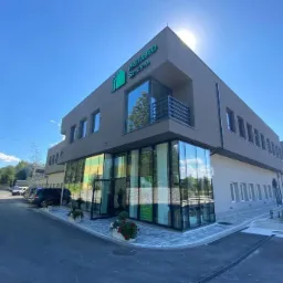 Obiekt biurowo przemysłowy Zakres: Fasady półstrukturalne oraz okna aluminiowe