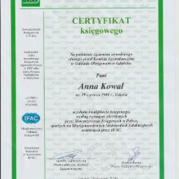 Skan certyfikatu księgowego Stowarzyszenia Księgowych w Polsce dla Anny Kowal, wydany w Gdańsku 25 listopada 2020 roku, z podpisami Moniki Matyszewskiej i Doroty Kani.