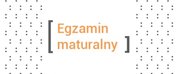 Grafika z napisem 'Egzamin maturalny' w pomarańczowym kolorze, umieszczonym pomiędzy nawiasami kwadratowymi, na białym tle z szarym wzorem z kropek.