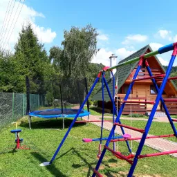 Domki nad Soliną - Bieszczadzka Osada, domek nr.1 Plac zabaw
