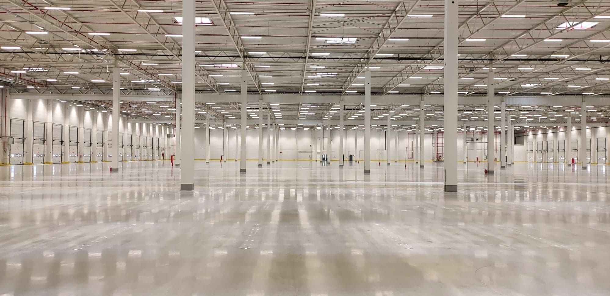 19 000 m2 ECO SZLIF POSADZKI BETONOWEJ NA JEDNYM Z CENTRÓW DYSTRYBUCJI