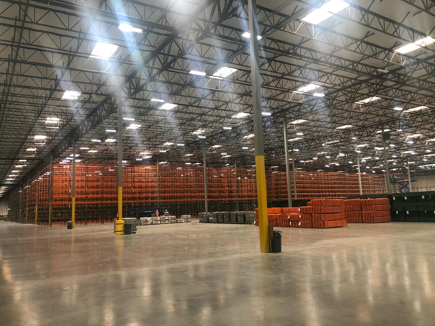 Demontaż Zakupionych Regałów Wysokiego Składowania.